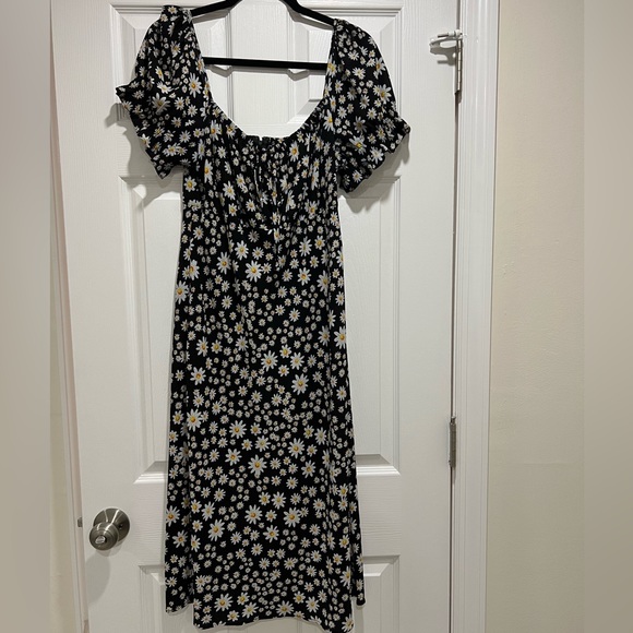 Donna Morgan Dresses & Skirts - DAISY PRINTED DRESS